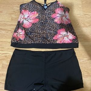 XXL/2X two piece Bathing suit, short bottoms